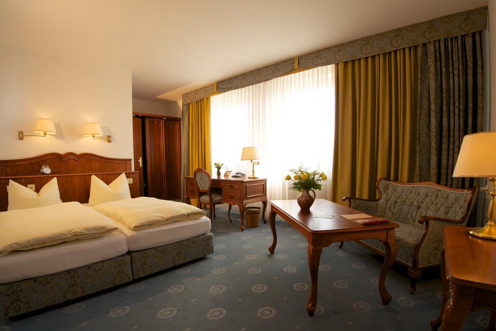 Adler Golf-& Tagungshotel Harth-Poellnitz ภายนอก รูปภาพ